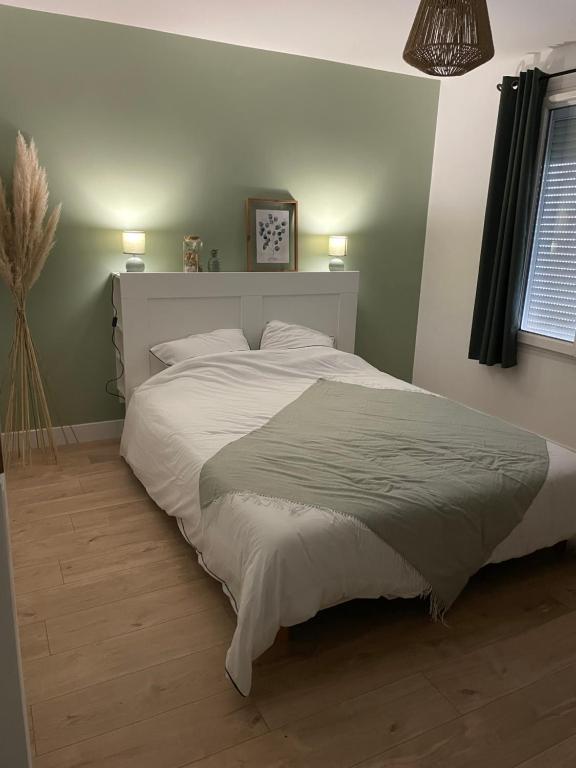 Photo de la galerie de l'établissement La chambre verte, à Bédée