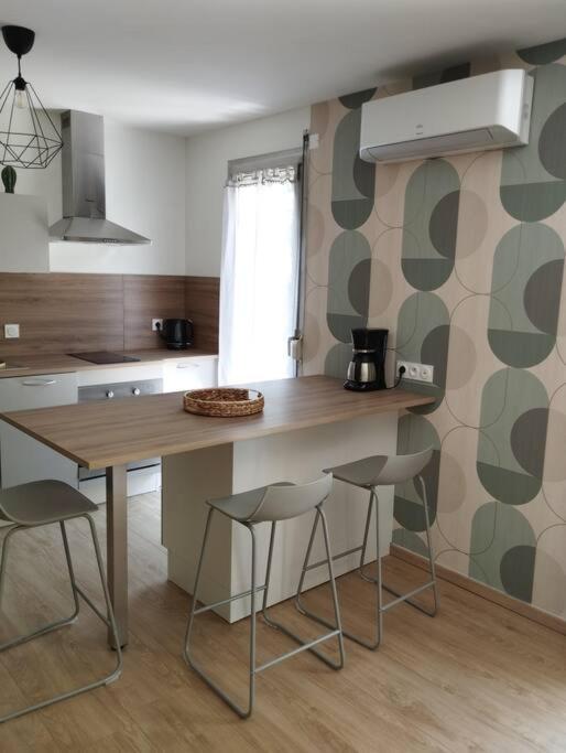 Studio climatisé et spacieux situé près des Parcs - Apartamento De Una Habitación