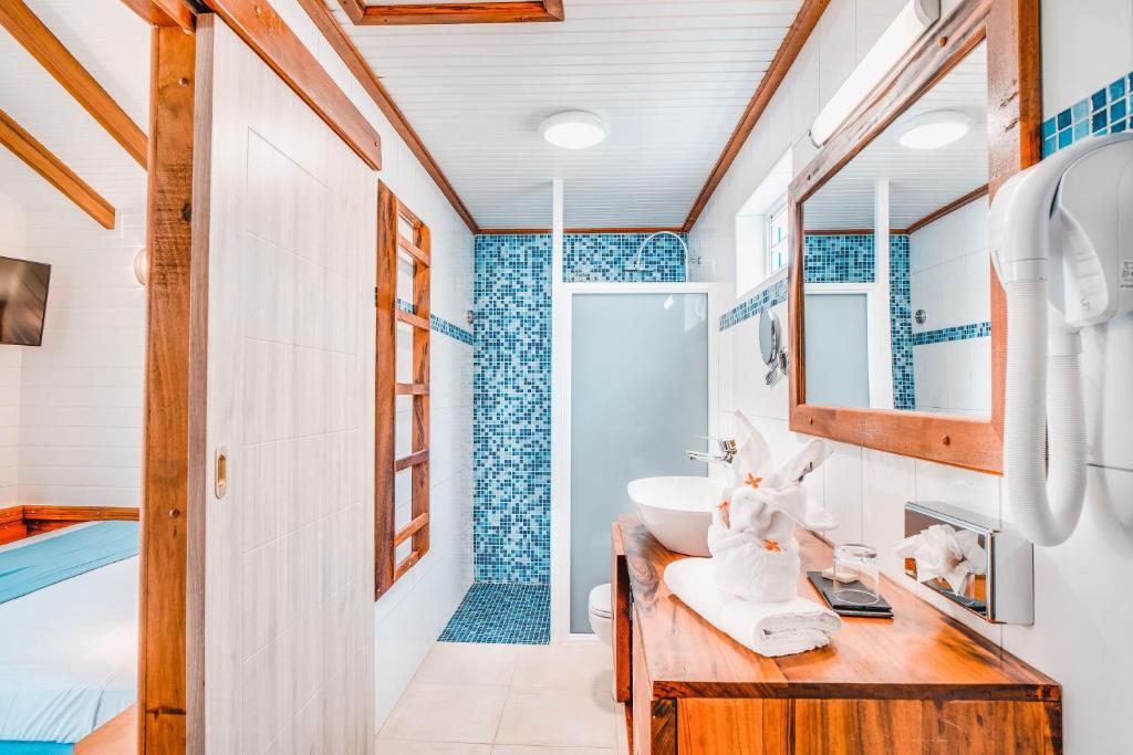 Hôtel Bambou & Spa客房内的一张或多张床位