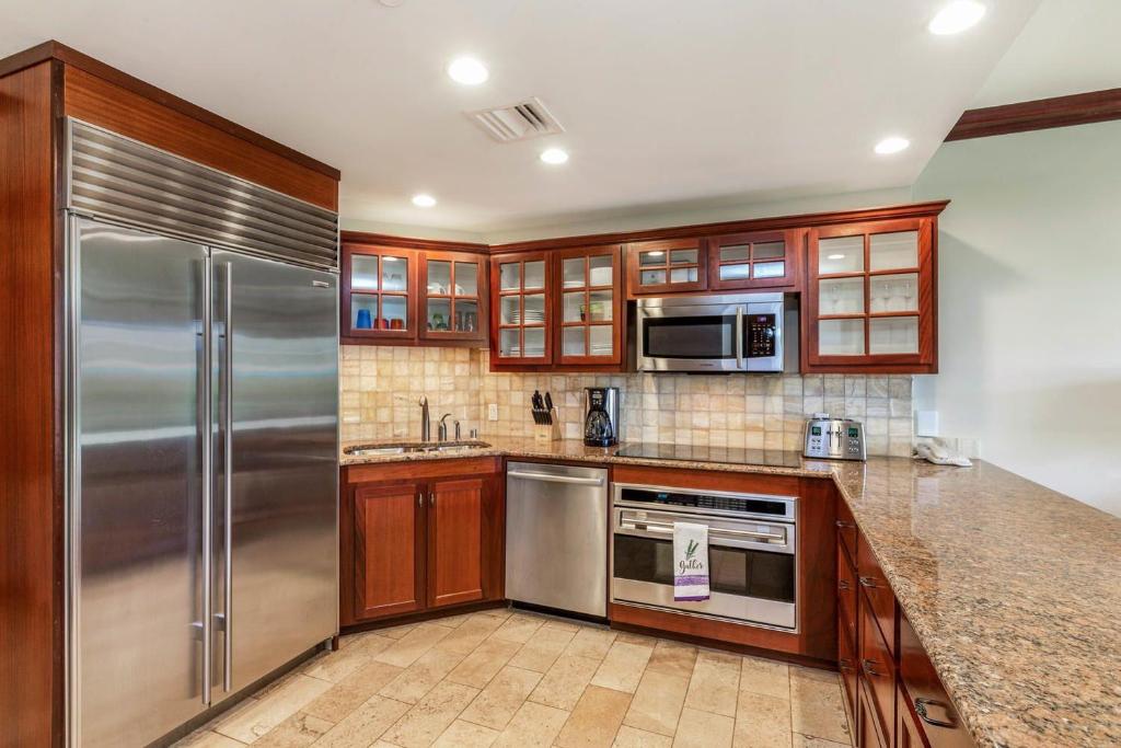 Köök või kööginurk majutusasutuses Waipouli Beach Resort Luxury Ocean View Condo