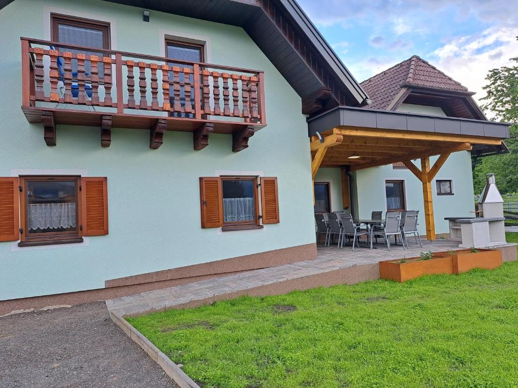 The building in which a vendégházakat is located