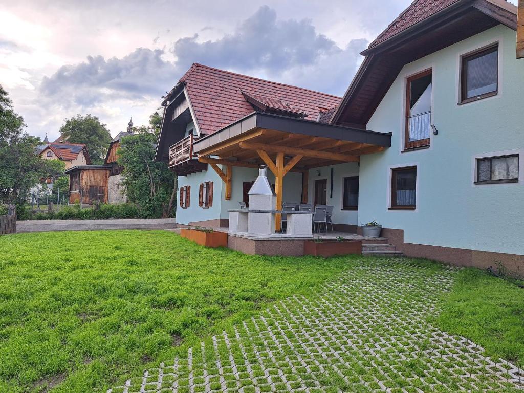 The building in which a vendégházakat is located