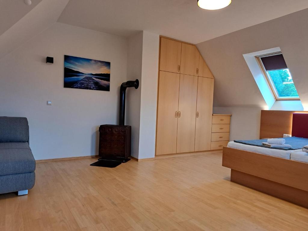 A television and/or entertainment centre at Gasthof Knappenwirt