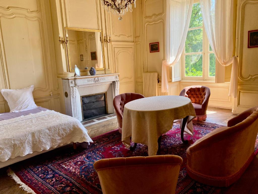 Zdjęcie z galerii obiektu Château historique XVIIIe Parc 4ha Rivière w mieście Rimaucourt
