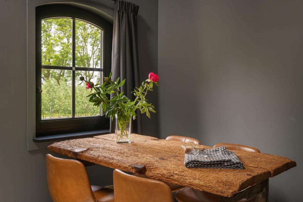 Fotografie z fotogalerie ubytování Vrijstaand huisje, dichtbij Kinderdijk v destinaci Oud-Alblas