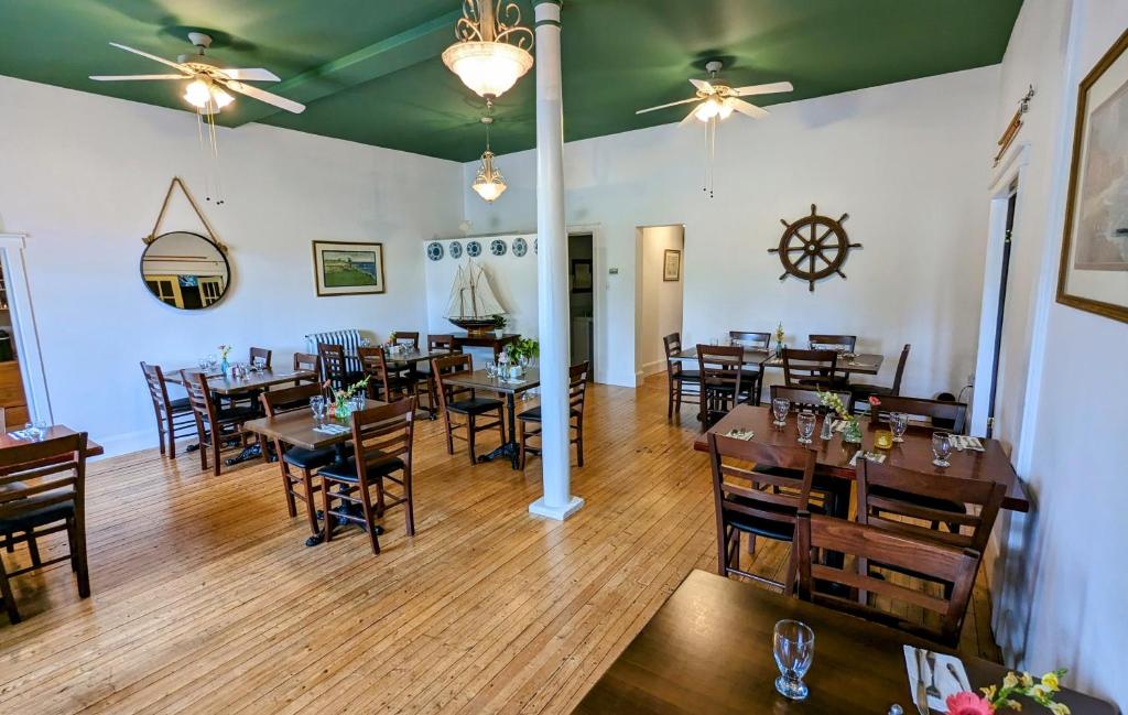 Restoran atau tempat lain untuk makan di The Georgetown Inn