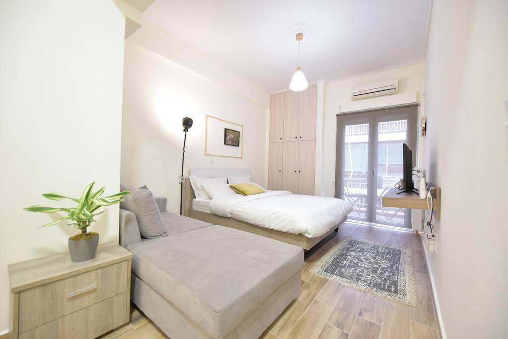 Zdjęcie z galerii obiektu Live As A Greek in Artemis Apartment w Atenach