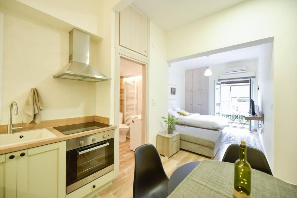 Zdjęcie z galerii obiektu Live As A Greek in Artemis Apartment w Atenach