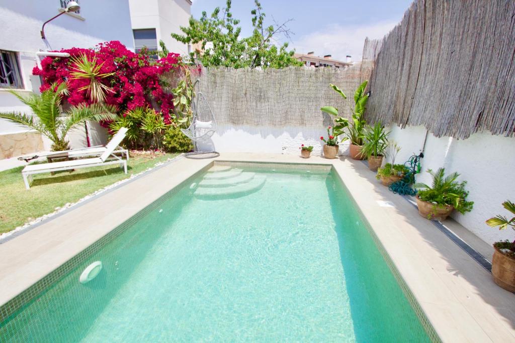 Beach house with private swimming pool * 5 min walk to the beach - Casa Con Quattro Camere Da Letto