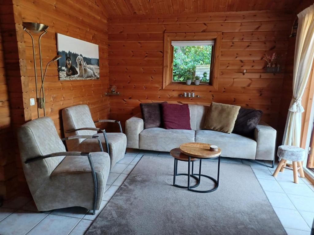 Posezení v ubytování Holiday Home Hulshorst near Dolfinarium