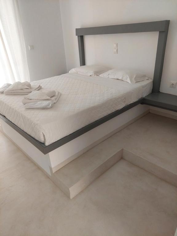 Golden Star Praxitelous - Deluxe King Room