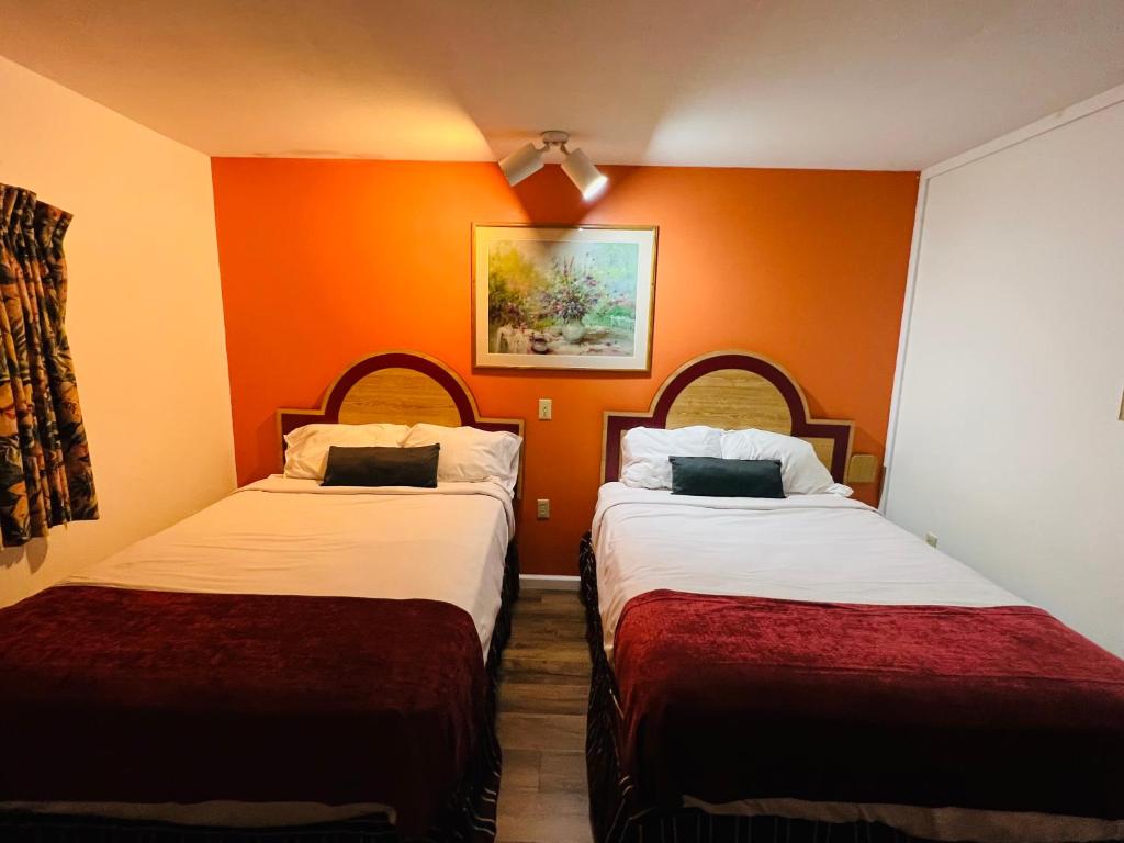 Postel nebo postele na pokoji v ubytování Colonel Williams Resort and Suites