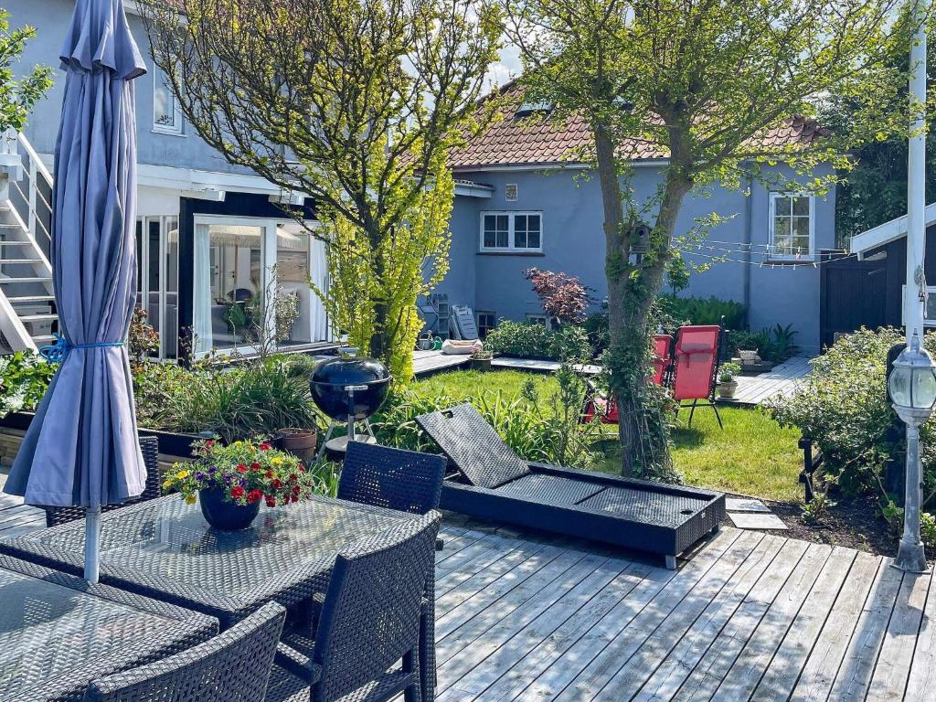 Κήπος έξω από το 6 person holiday home in Otterup-By Traum