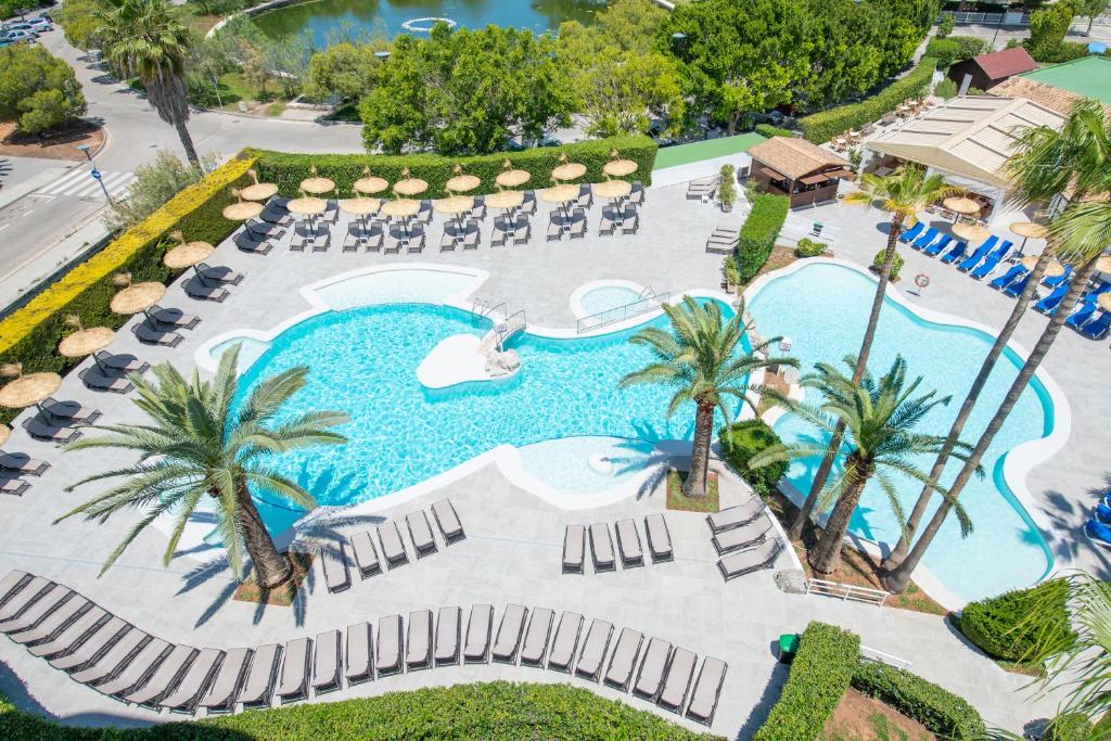 Bazén v ubytování Alcudia Beach Apartments nebo v jeho okolí