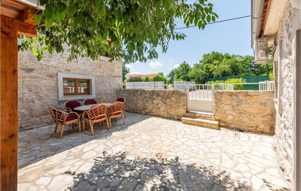 Balkon lub taras w obiekcie Gorgeous Home In Lisane Tinjske