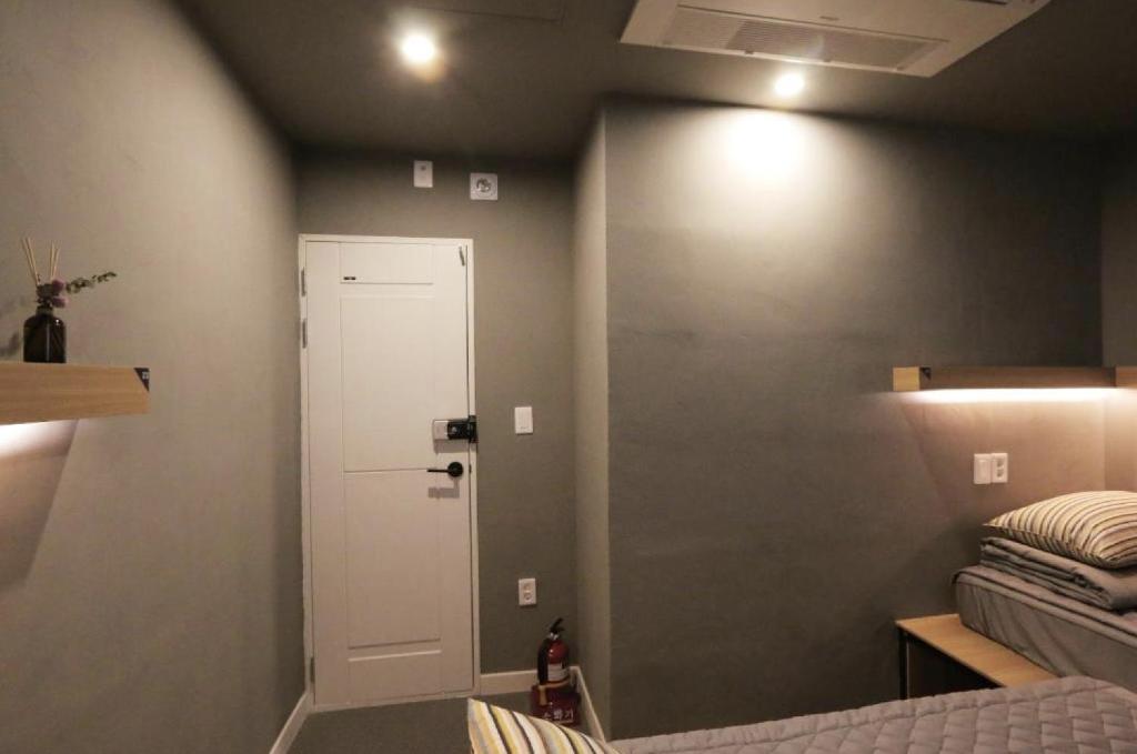 Postel nebo postele na pokoji v ubytování Blueboat Hostel Jeonju