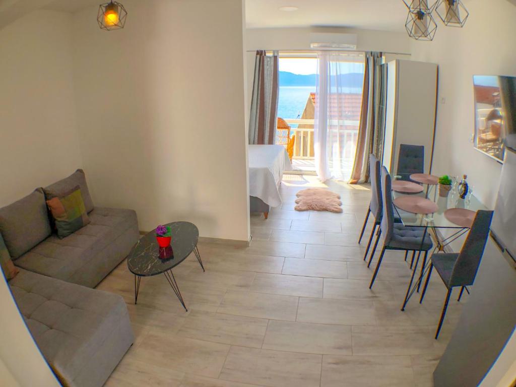 Posedenie v ubytovaní Apartments by the sea Gradac, Makarska - 13181