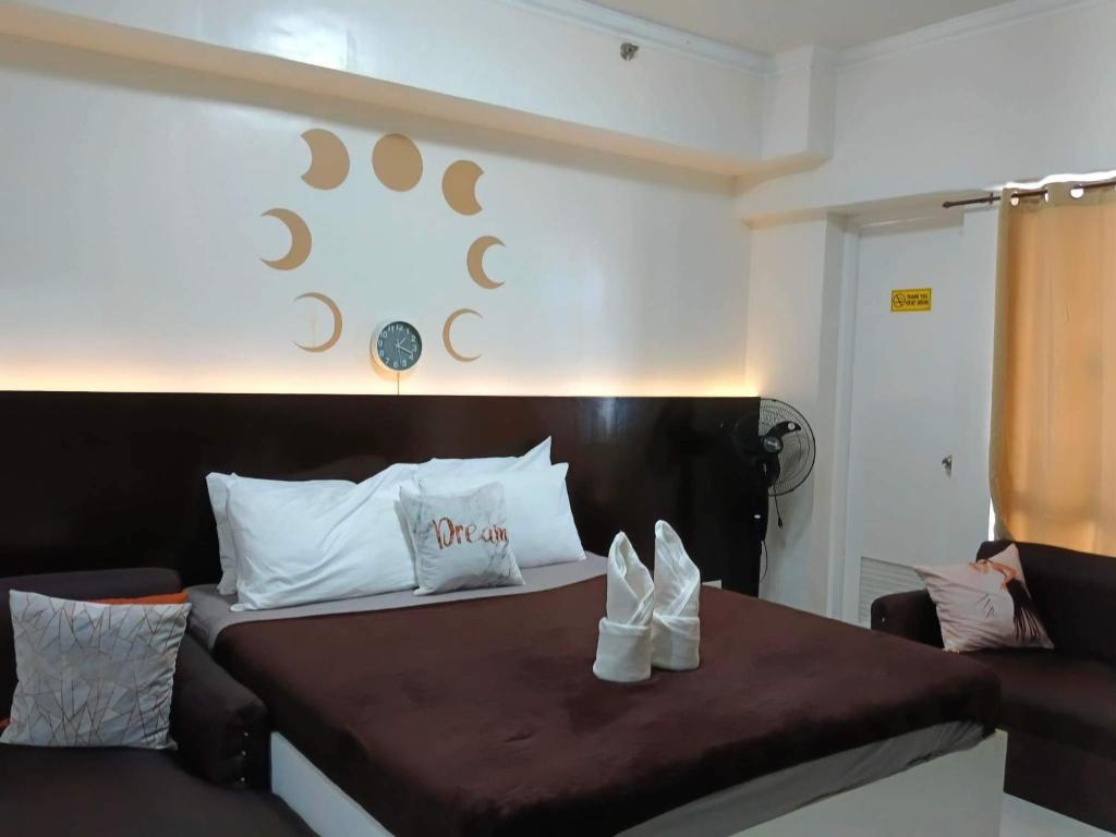 Posezení v ubytování B123 Unit 1852 Prime Residences Tagaytay Condominium - Budget Staycation - Not 5-star Hotel Accommodation