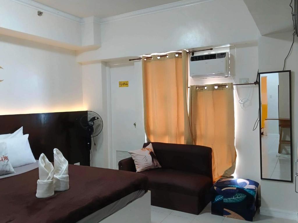 Posezení v ubytování B123 Unit 1852 Prime Residences Tagaytay Condominium - Budget Staycation - Not 5-star Hotel Accommodation