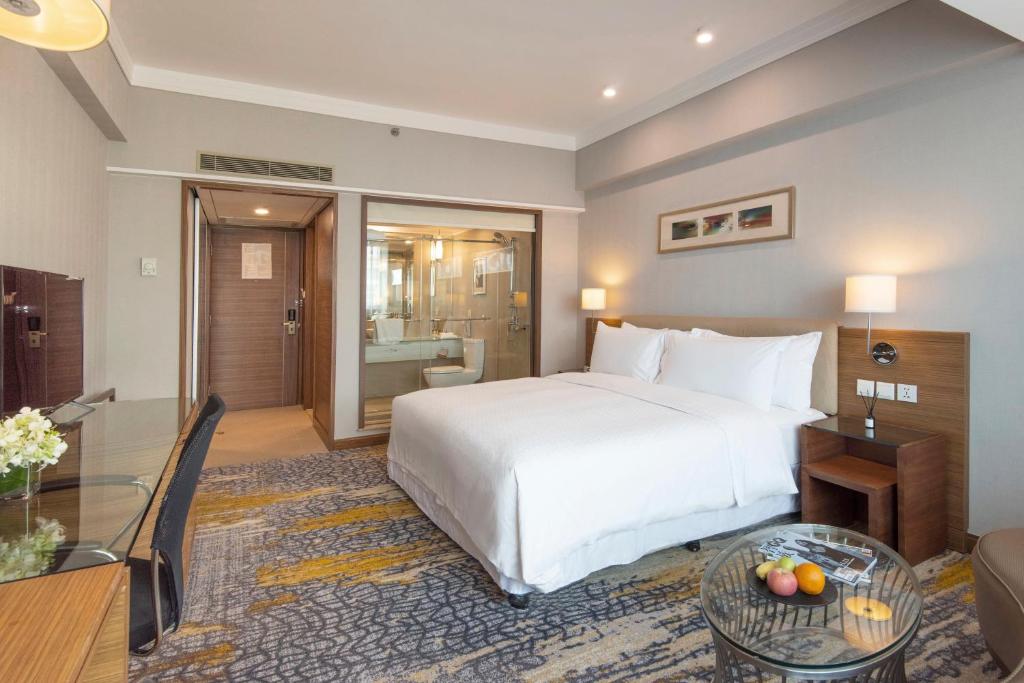 Postel nebo postele na pokoji v ubytování Four Points by Sheraton Shanghai, Pudong