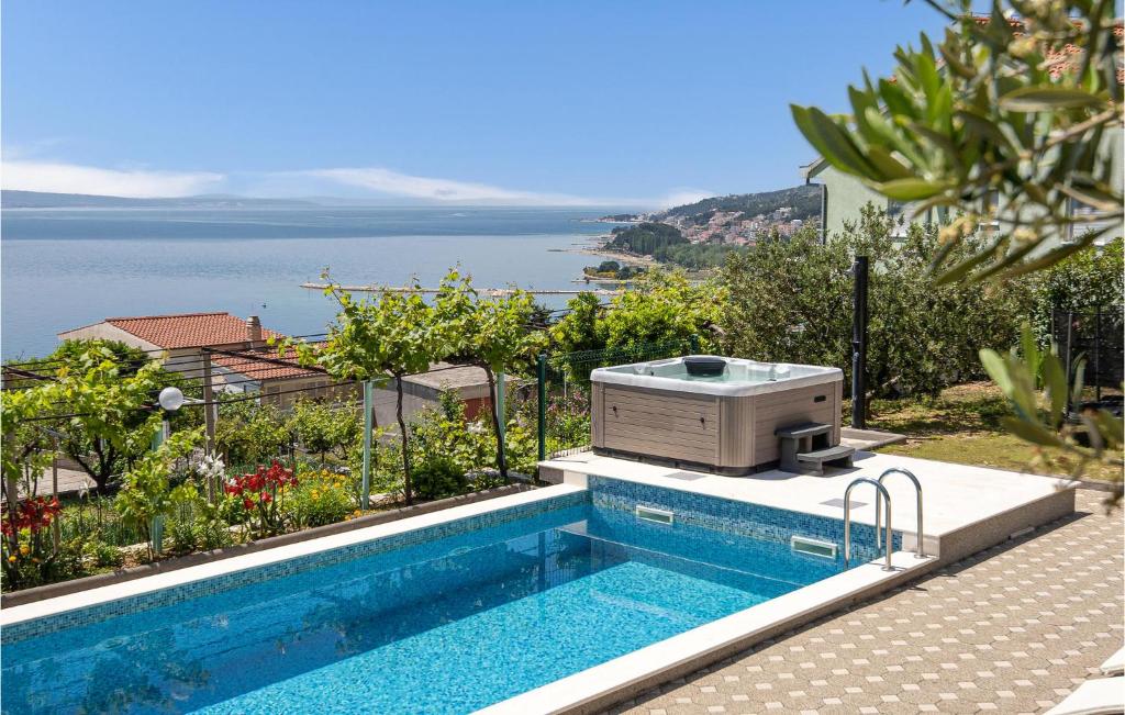 Bazén v ubytování Gorgeous Home In Omis With House Sea View nebo v jeho okolí