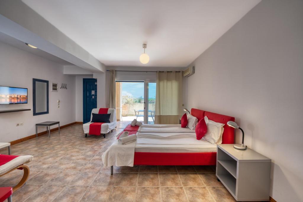 Posteľ alebo postele v izbe v ubytovaní Glyfa Corfu Apartments