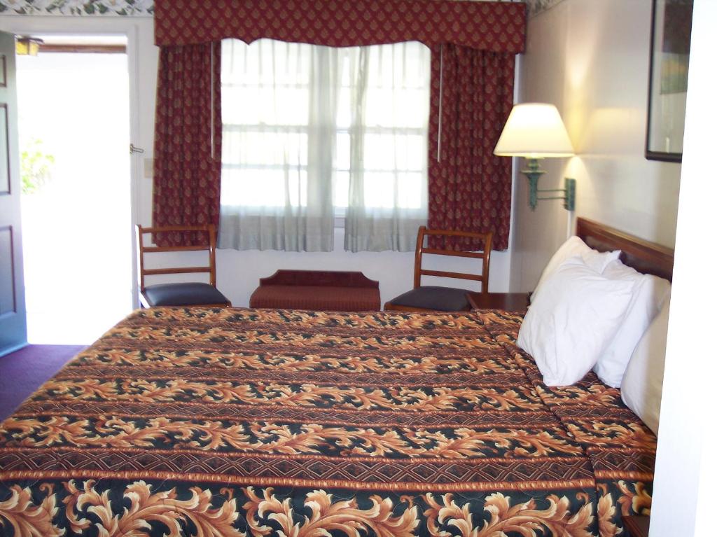 Postel nebo postele na pokoji v ubytování Shore Hills Motel