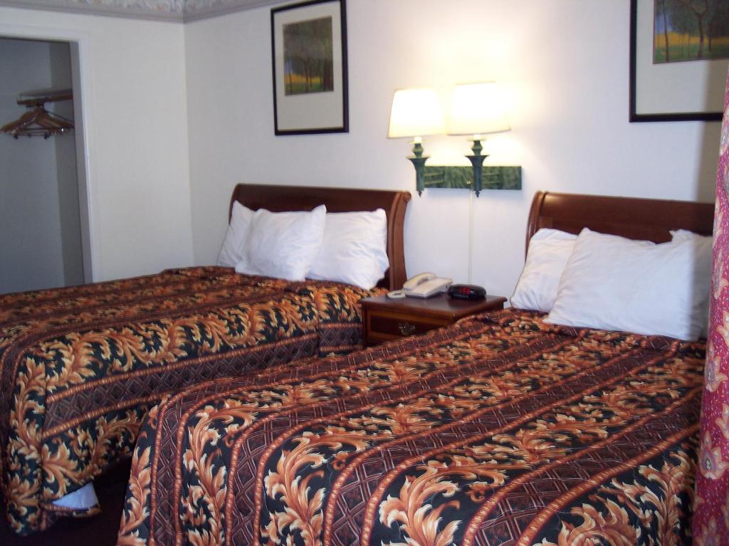 Postel nebo postele na pokoji v ubytování Shore Hills Motel