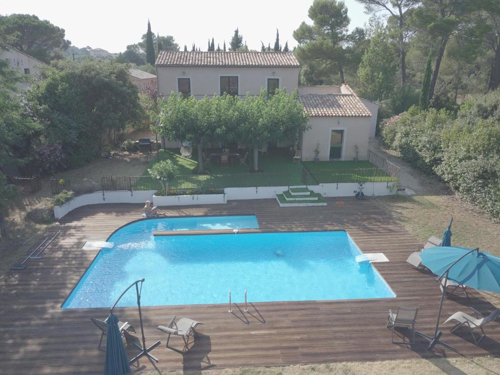 Photo de la galerie de l'établissement NATURE et TOURISME villa 8 adultes ou 10 personnes si enfants, à Sillans-la-Cascade