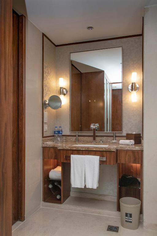 Koupelna v ubytování Sheraton Grand Shanghai Pudong Hotel & Residences
