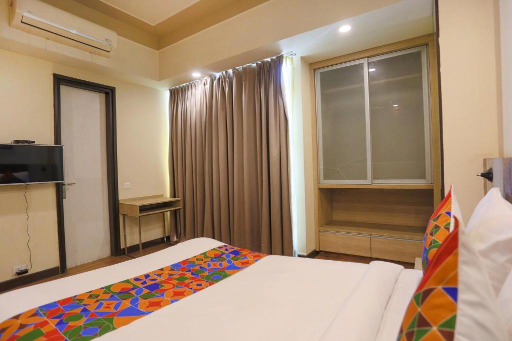 Postel nebo postele na pokoji v ubytování FabHotel Sapphire 83