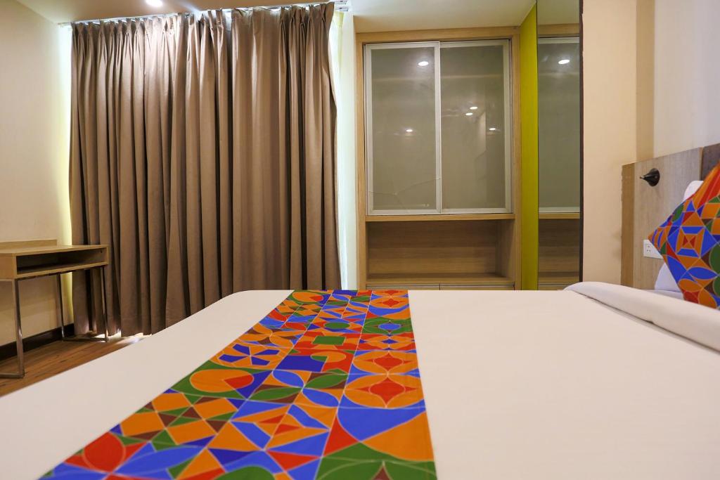Postel nebo postele na pokoji v ubytování FabHotel Sapphire 83