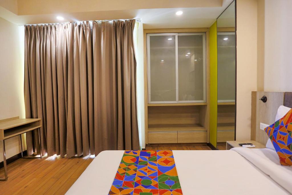 Postel nebo postele na pokoji v ubytování FabHotel Sapphire 83