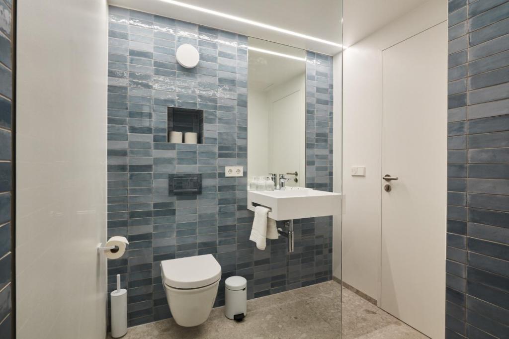Un baño de Résidence du Lys - Perrin Apartments