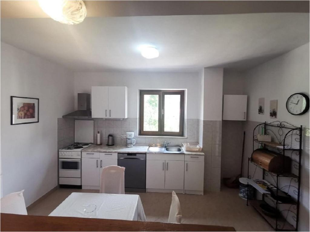 Kuchyňa alebo kuchynka v ubytovaní Apartment Bobić