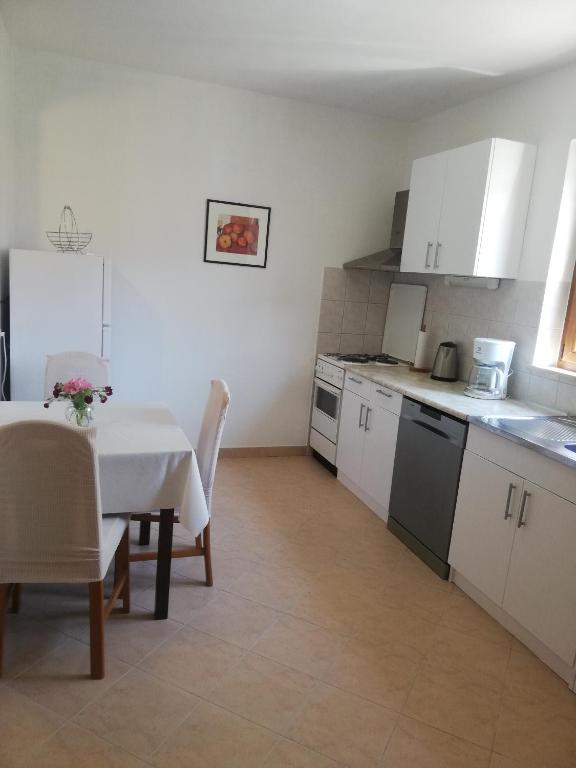 Kuchyňa alebo kuchynka v ubytovaní Apartment Bobić