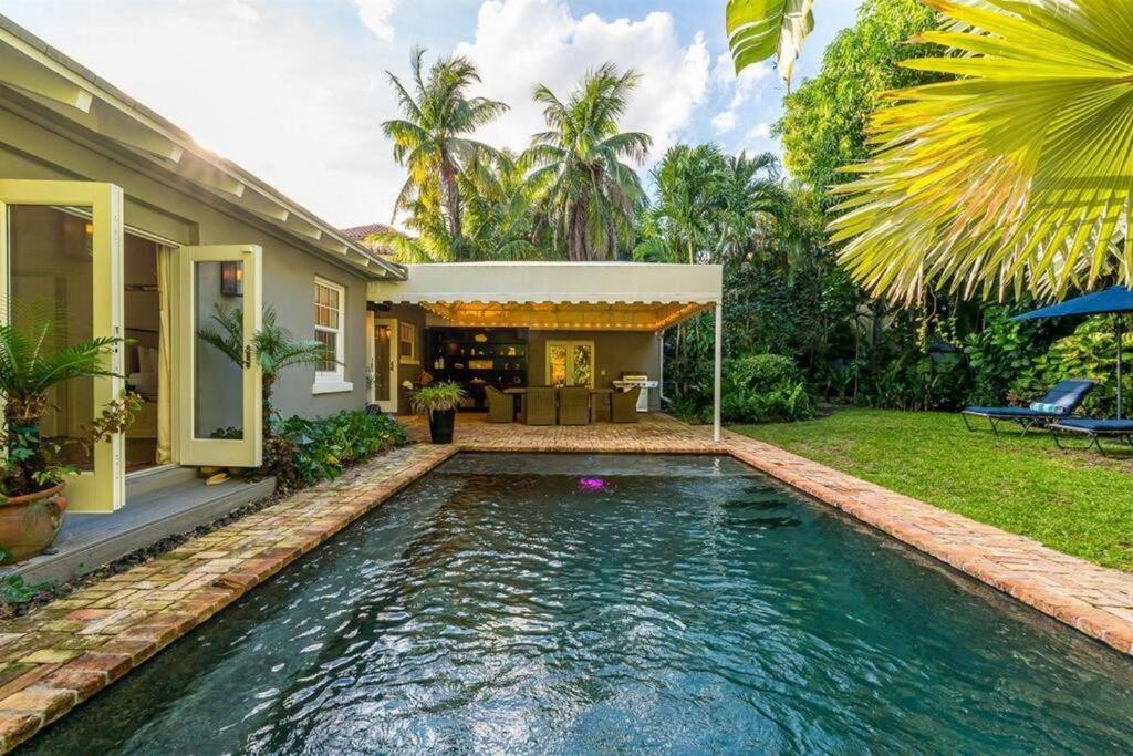 The Luxury Sunset Villa! Saltwater Pool & Hot Tub!, West Palm Beach ... - Luxury Apartments With Saltwater Pool