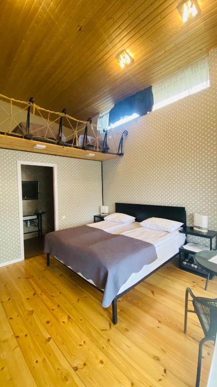 Llit o llits en una habitació de Vache Hotel