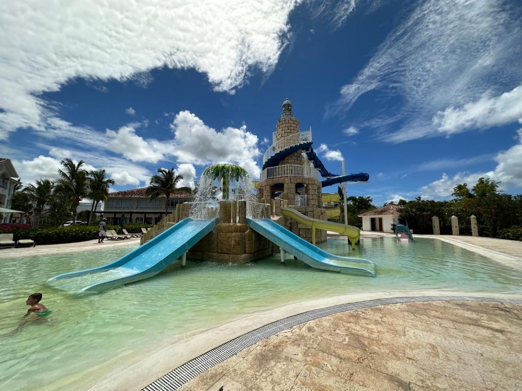 Bazén v ubytování Hotel Palmera Bayahibe nebo v jeho okolí