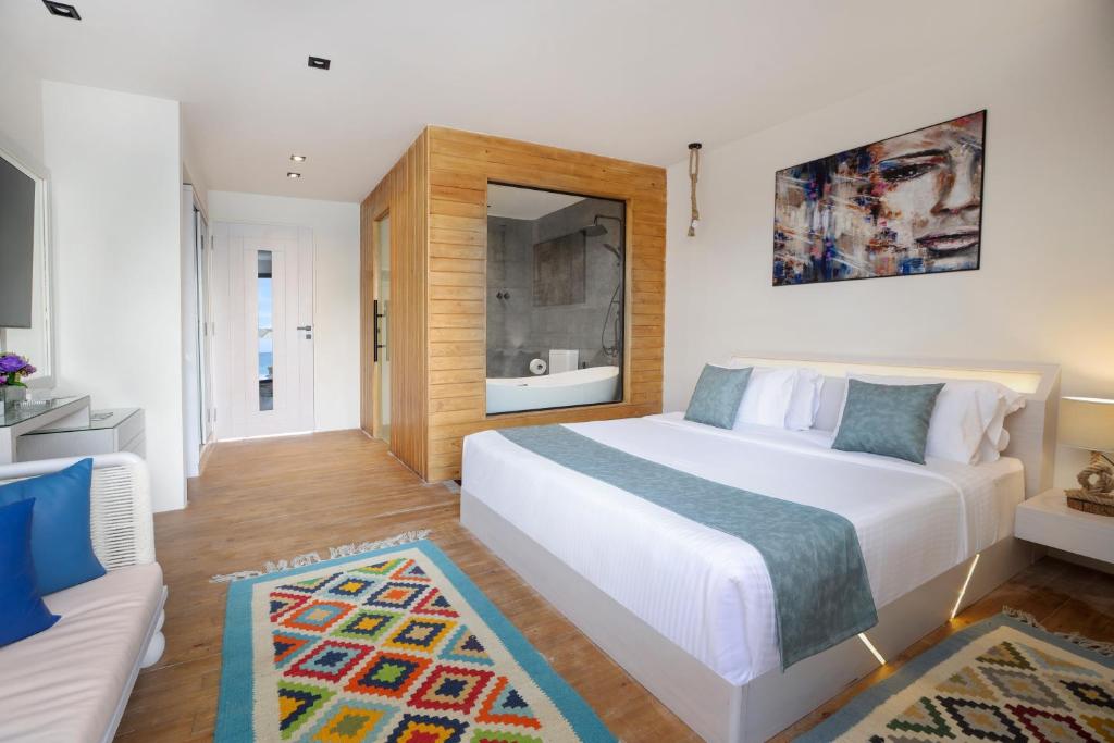 Postel nebo postele na pokoji v ubytování XU Sidi Abdel Rahman Resort & Spa