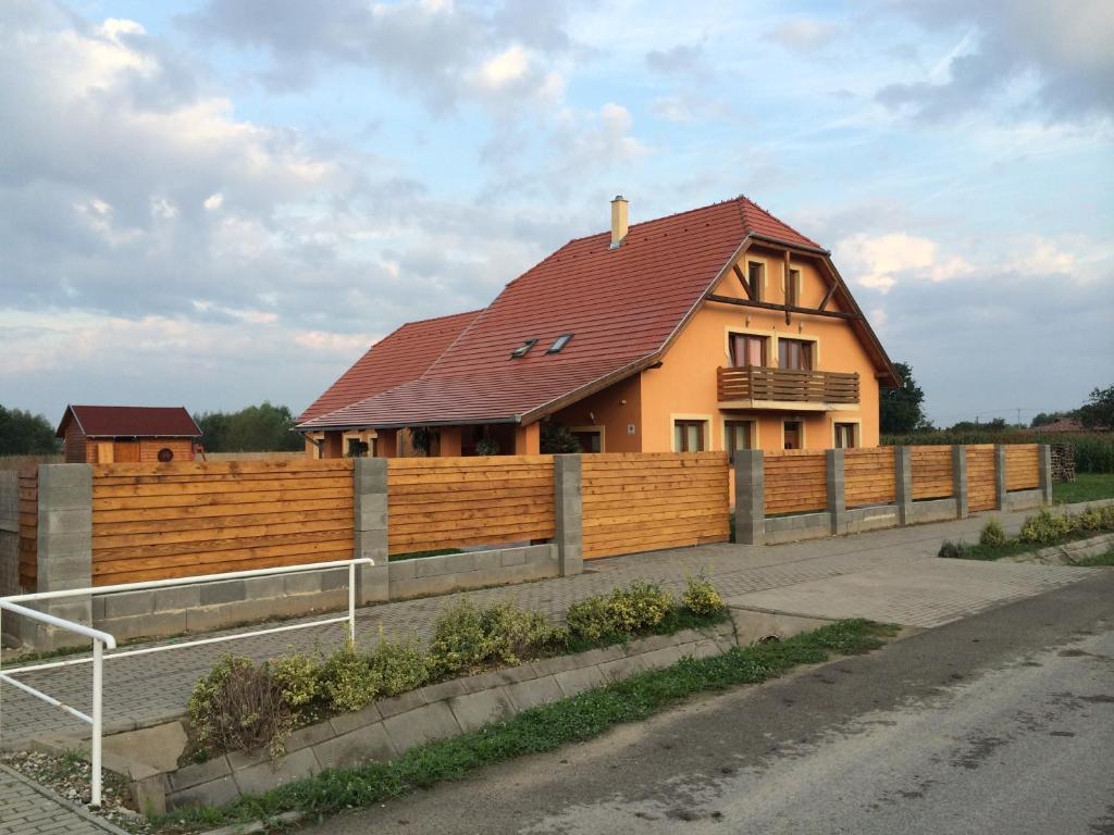 Bíbic Vendégházak 7561 Nagybajom, Iskola köz 3. kép - 1