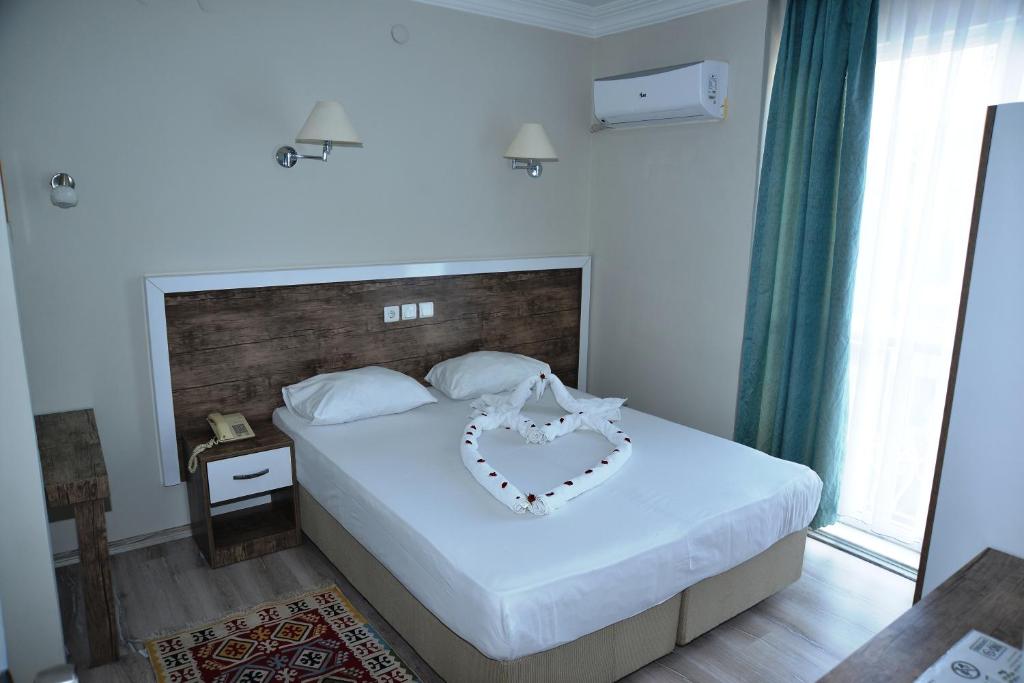 A bed or beds in a room at Cleopatra King Apart