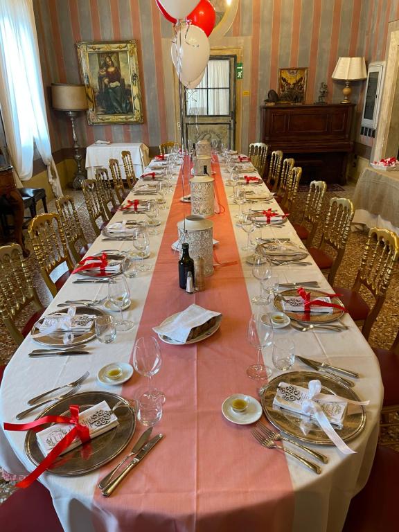 Restauracja lub miejsce do jedzenia w obiekcie Hotel AB Baretta