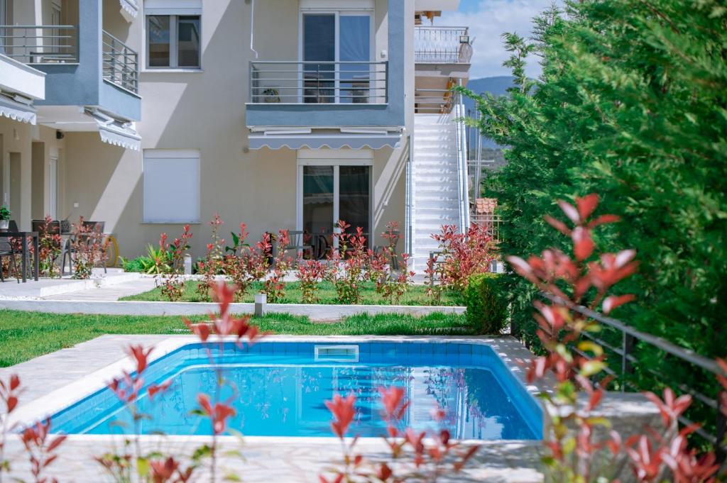 Bazén v ubytování Danai & Palm Residential Complexes nebo v jeho okolí