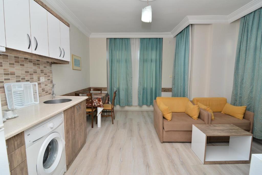 A kitchen or kitchenette at Cleopatra King Apart