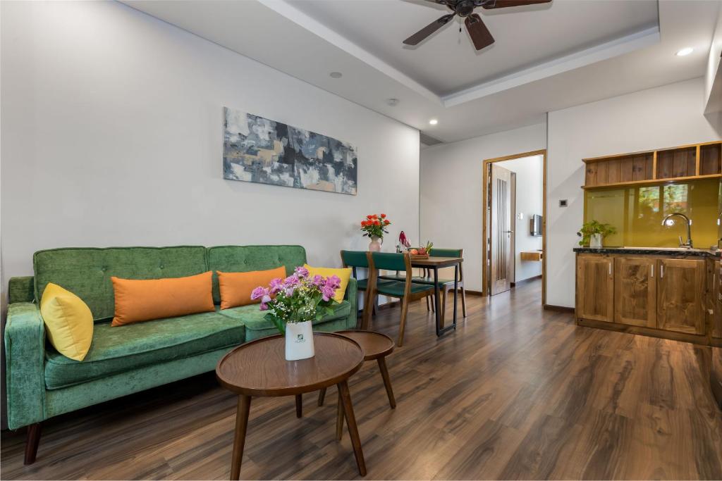 Khu vực ghế ngồi tại Chi House Danang Hotel and Apartment