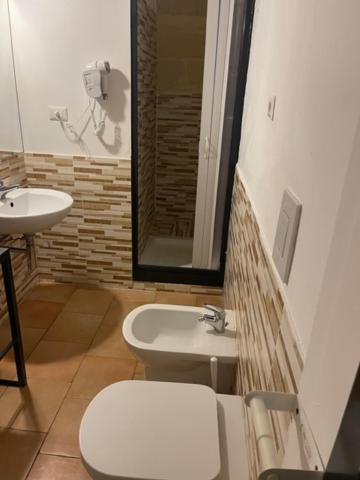 Koupelna v ubytování sassi low cost