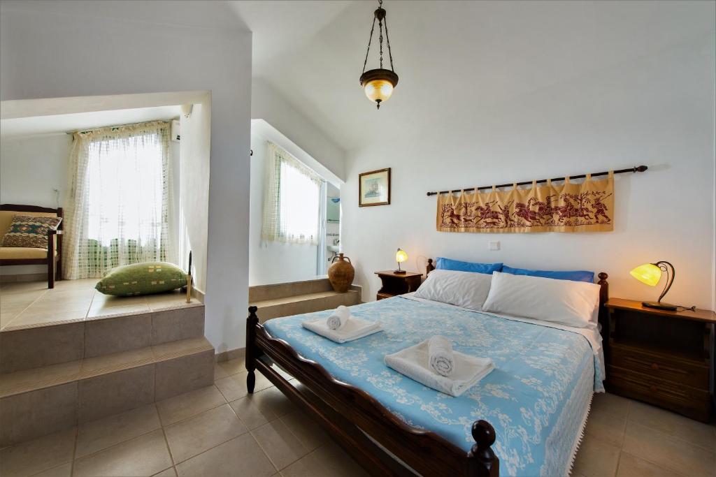 A bed or beds in a room at Beachfront Villa SeaShell Superior