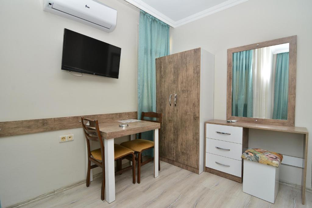 A television and/or entertainment centre at Cleopatra King Apart