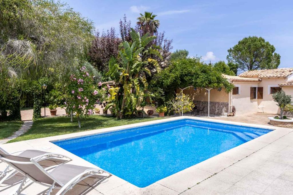 Bazén v ubytování Villa Torres Pollensa - BY EMERALD STAY nebo v jeho okolí